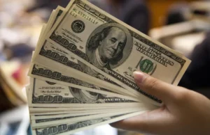 Dólar volta a subir e se aproxima de R$ 5,20; entenda o que pressiona o real