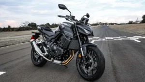 Honda Hornet 750 ganha embreagem eletrônica e surpreende pela agilidade