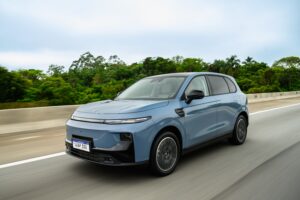 Leapmotor B10 híbrido chega por R$ 179.990, roda até 900 km e coloca BYD e Jaecoo sob pressão